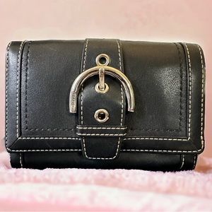 GUC Coach Buckle Leather Wallet